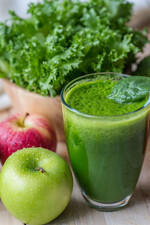 Der grüne Gemüsesaft gibt dir Power Der grüne Gemüsesaft gibt dir Power