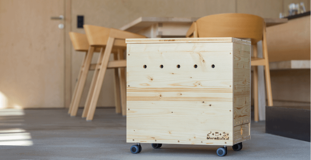 Wurmkisten für die heimische Mompostproduktion