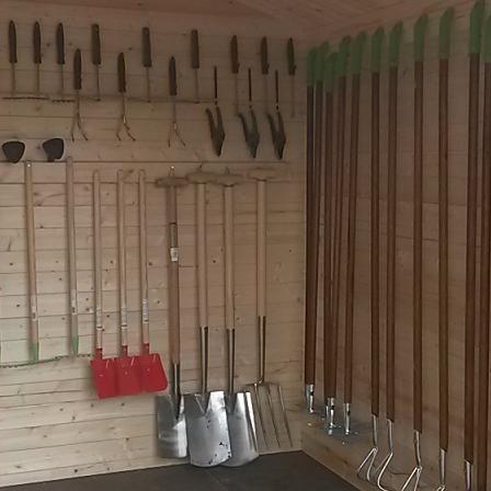 Gartengeräte in Gartenhütte
