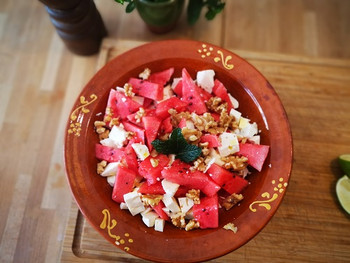 Wassermelonen-Salat mit Feta & Walnusskernen